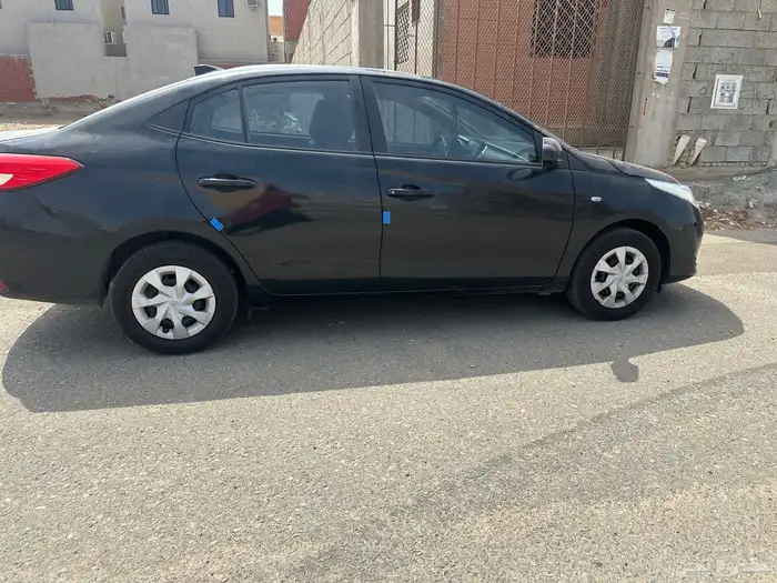 للبيع يارس 2019 لون اسود 0