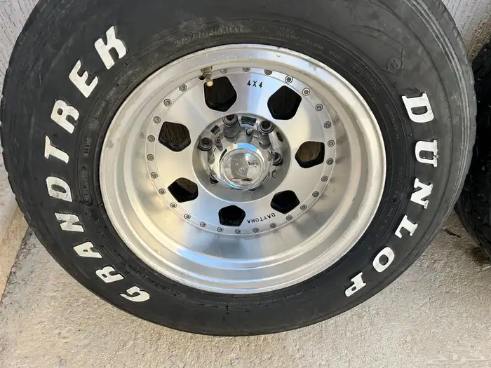 جنوط DAYTONA عرض 10 انش مع كفرات دانلوب شبه جديده مقاس 16 4