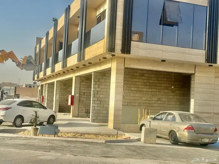 للايجار مكاتب ومعارض جديده شمال الرياض حى النرجس طريق عثمان 7
