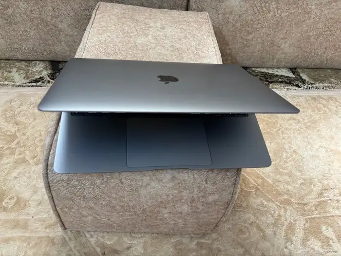 ماك بوك إير للبيع M1 0
