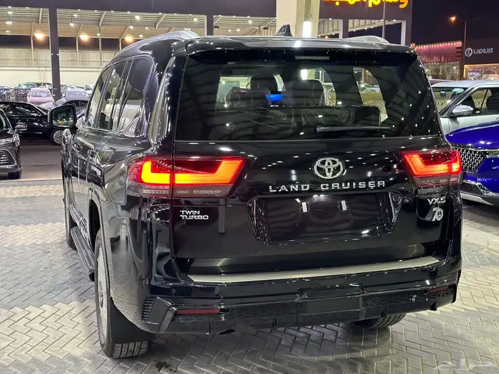 تويوتا لاندكروزر الموديل2025 فل كامل وارد الكويتVX.S 4