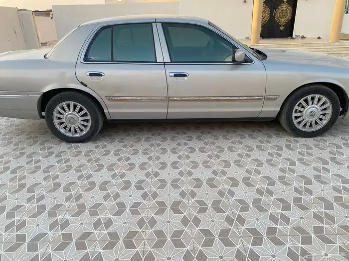 فورد قراند ماركيز 2010 نظيف بحالة الوكالة 1