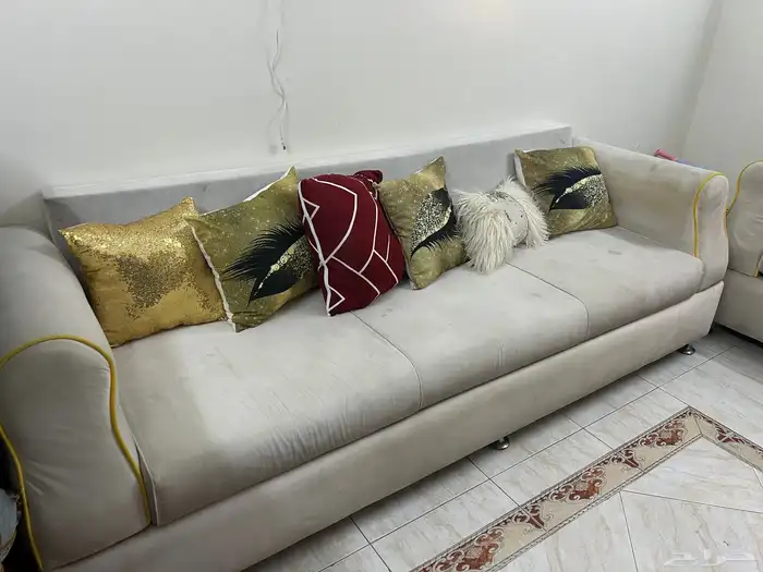 كنب للبيع 3 قطع مع طاولة مكتب 1