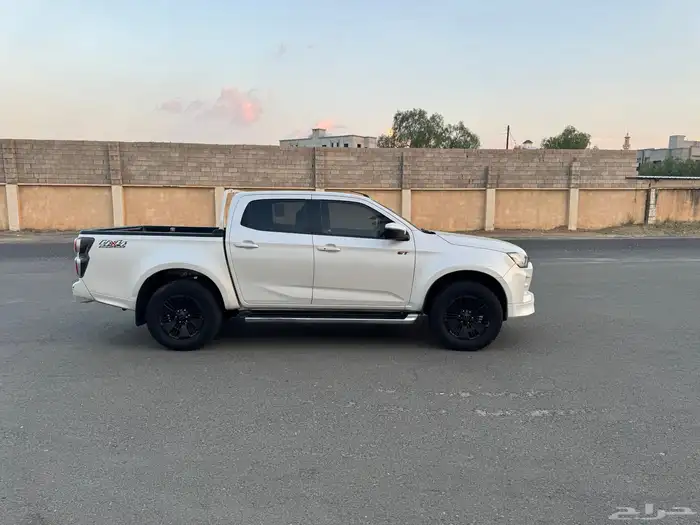 ايسزيو ديماكس 2023 2