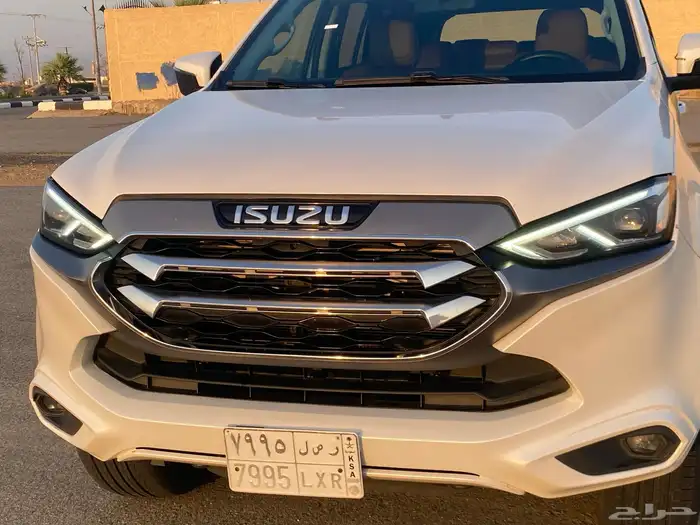 ايسوزو ام يو اكس موديل 2023 فل كامل 9