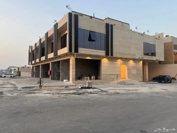 للايجار مكاتب ومعارض جديده شمال الرياض حى النرجس طريق عثمان 14