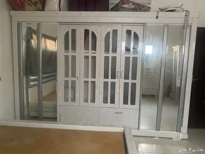غرفه نوم للبيع فيها 6قطع 4