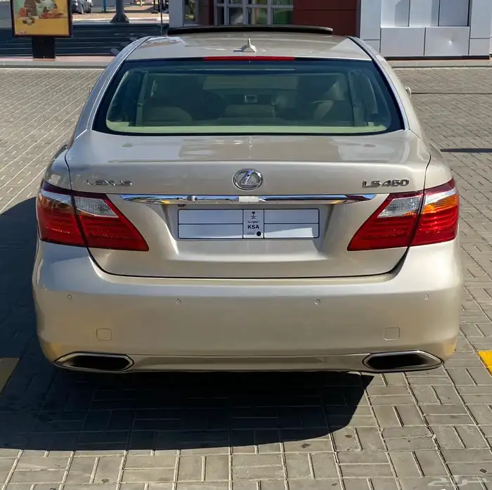 لكزس LS460 2010 شورت 3