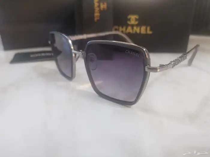 نظارة شانيل أصلية إيطالية الصنع مع كامل ملحقاتها Chanel 2