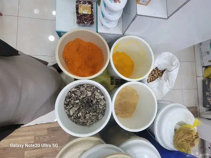 أغراض عطارة للبيع كاملة سطول رفوف زجاج طاولات ميزان كاميرا ت 0