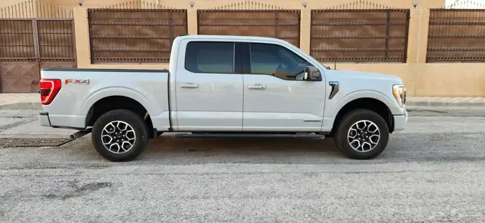 اف 150 موديل2023 هجين XLT 1