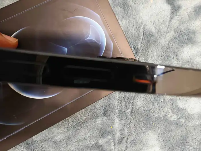 iphone 12 pro max 256 بكامل اغراضه 5