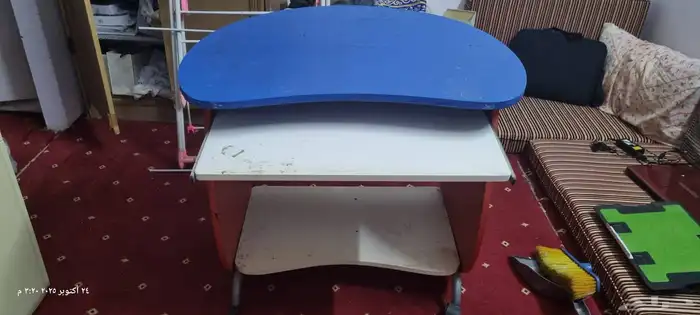 ترابيزة كومبيوتر للبيع 0