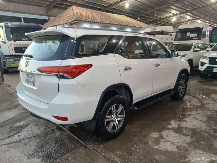 سيارة فورشنر ديزل4WD موديل 2022 2
