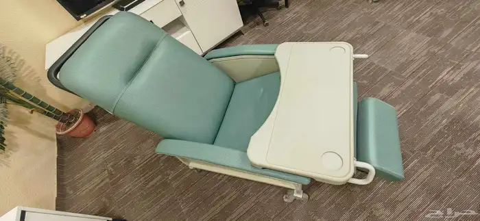 كرسي لكبار السن وذوي الاحتياجات الخاصة 0