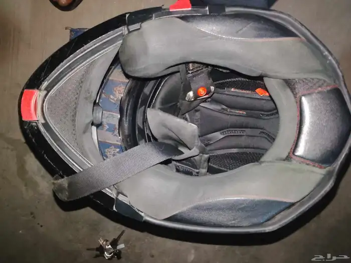 خوذة دراجه ناريه مقاس s55_56cm بحاله جيده ماركة اصليه ZR 2