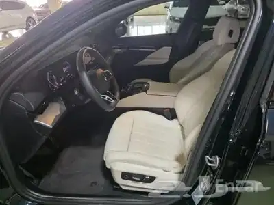 مملوكة لدي العصيمي قيد الشحنBMW 520i MKIT بلاك أديشن2024 index
