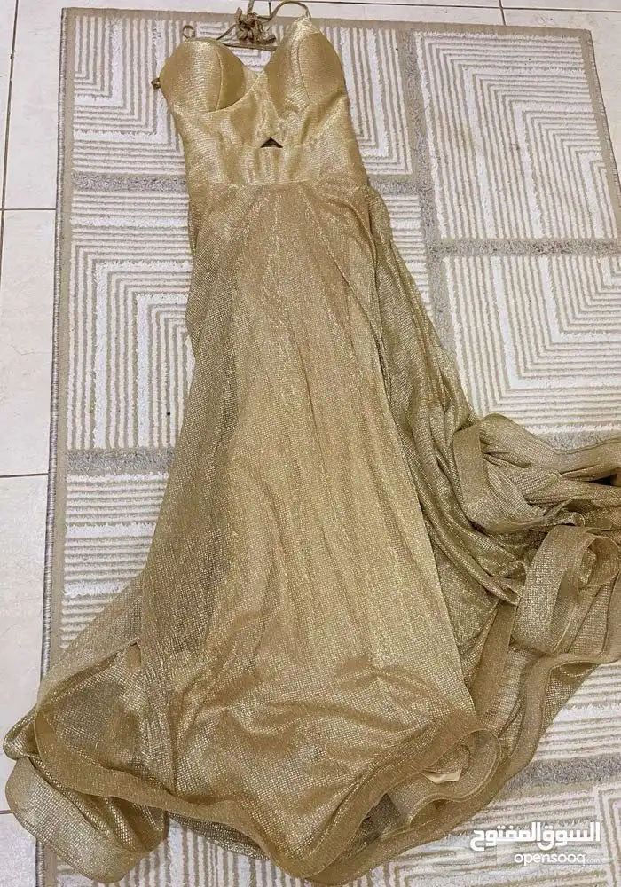 فستان ناعم للأفراح لون ذهبي 0