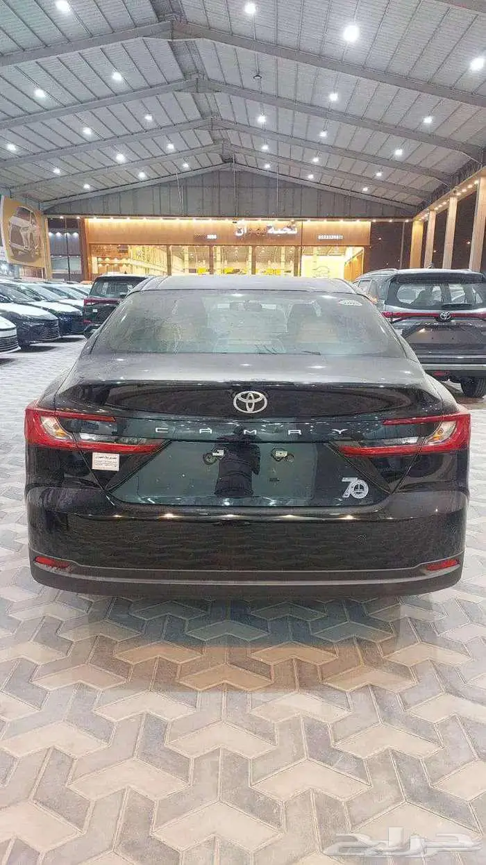 تويوتا كامري بنزين 2025 وارد الساير اسود 4