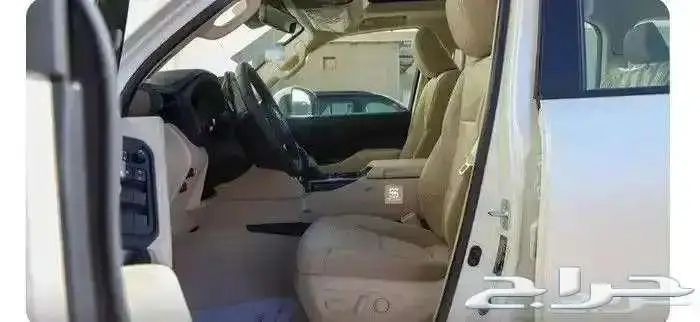 لاندكروزر GXRL3 بنزين 2024 1