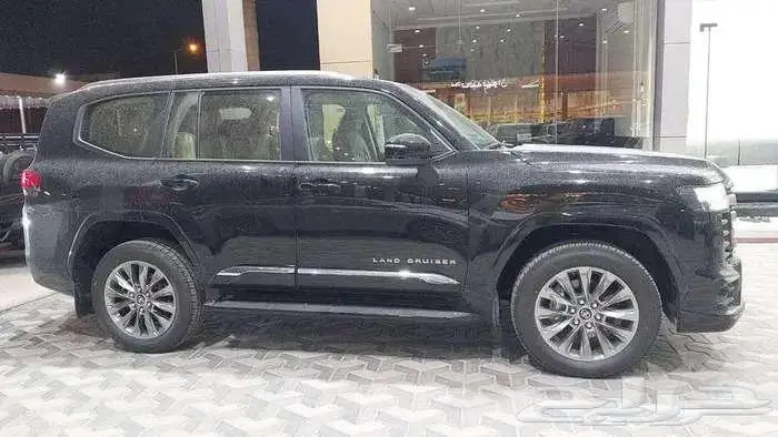 جي اكس ار ال5 بنزين 2024 وارد الساير اسود 10