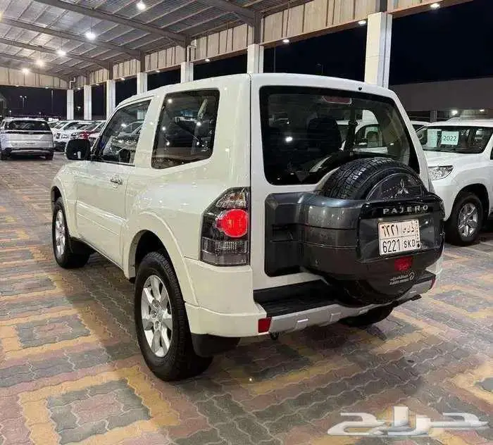 للبيع باجيرو 2020 بابين V6 3.8 سعودي ( عداد قليل ) 17