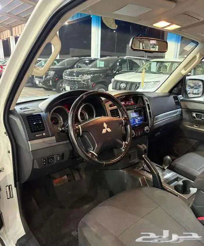 للبيع باجيرو 2020 بابين V6 3.8 سعودي ( عداد قليل ) 23