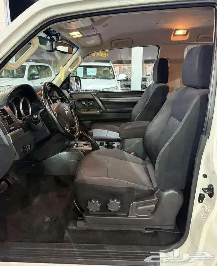 للبيع باجيرو 2020 بابين V6 3.8 سعودي ( عداد قليل ) 22