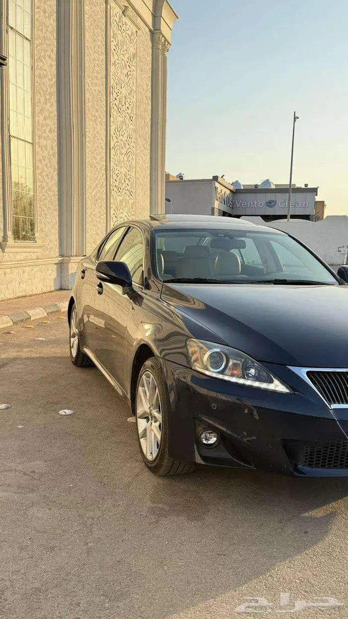 لكزس IS300 2011 ( مخزن ) لون نادر 2