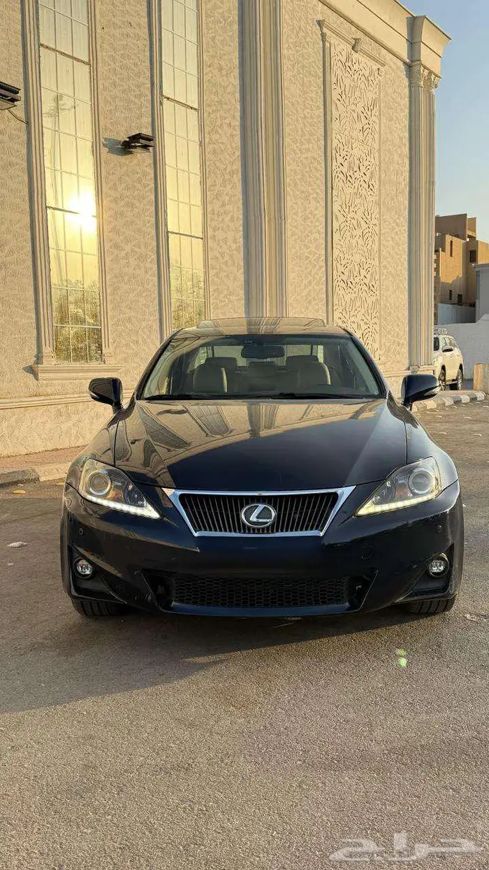لكزس IS300 2011 ( مخزن ) لون نادر 1