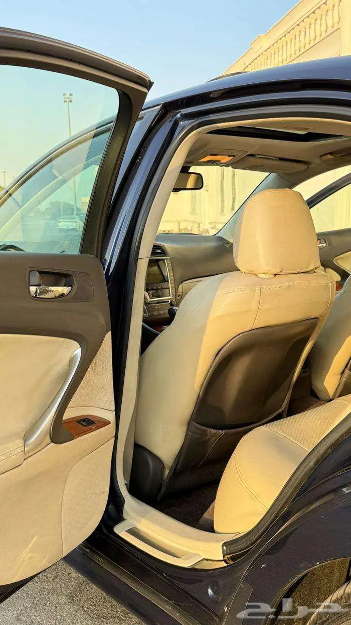 لكزس IS300 2011 ( مخزن ) لون نادر 14