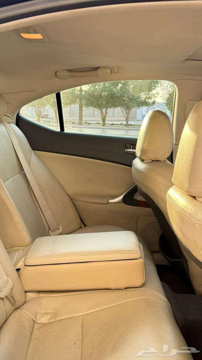 لكزس IS300 2011 ( مخزن ) لون نادر 20