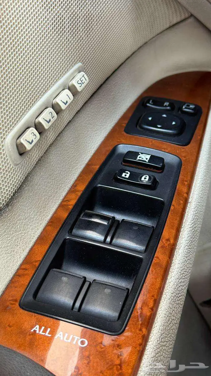 لكزس IS300 2011 ( مخزن ) لون نادر 19