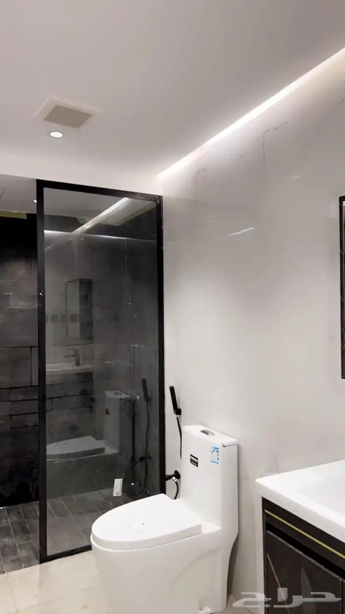 شقة للإيجار دور أول الرياض حي الملقا 80.000 5
