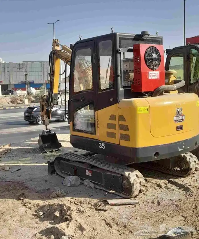 حفارات بكلينات صغيره للايجار اليومي والشهري 3