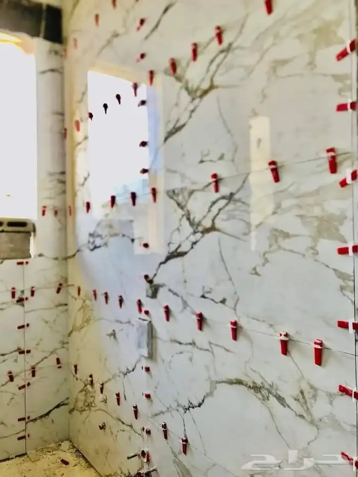 محترف في مجال البلاط وخبرة اعوام . 3