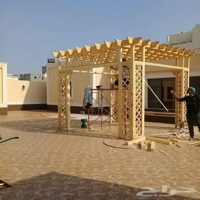 مظلات وجلسات خشبية 2