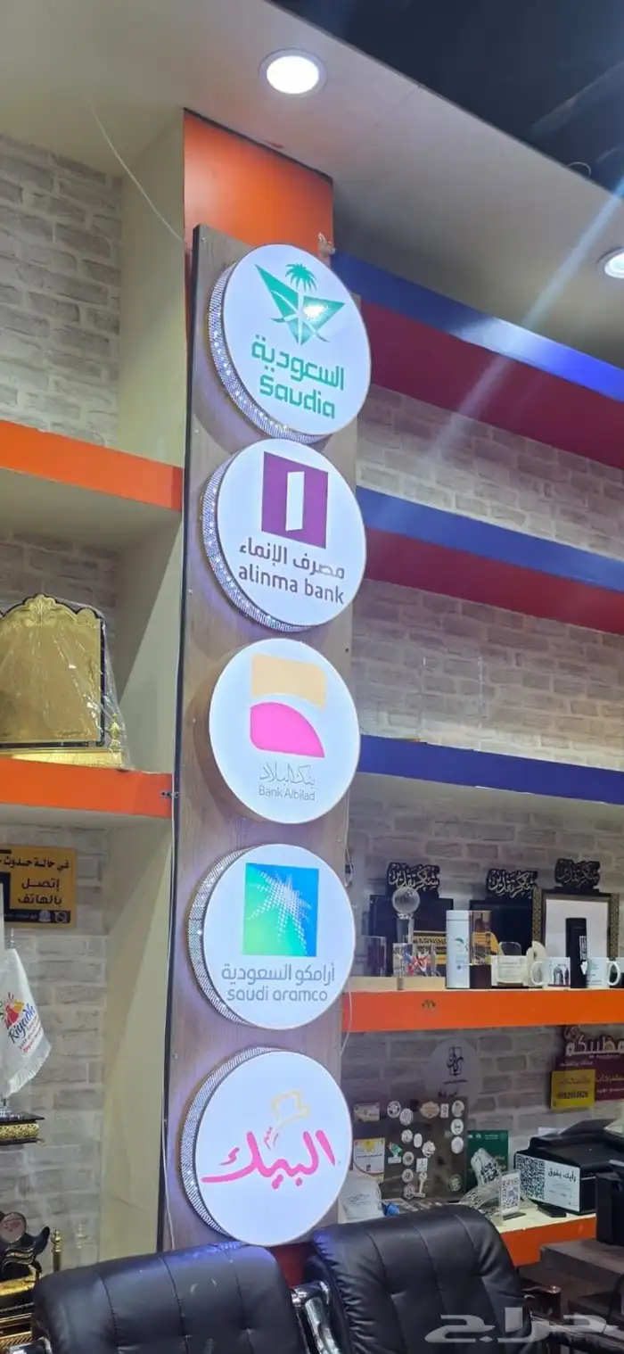 مصمم دعاية وإعلان 1