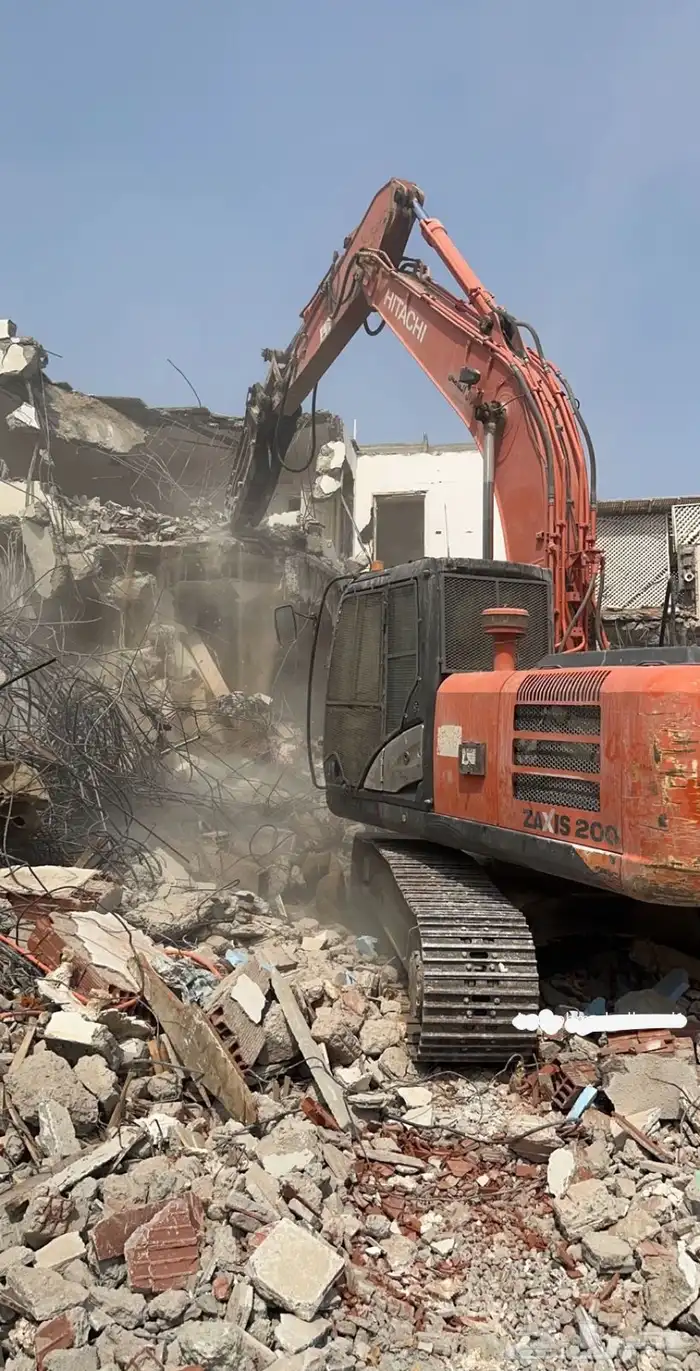 حفار بوكلين للايجار هدم وحفر الاراضي في جده 1