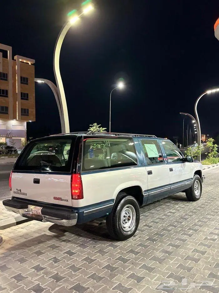 للبيع GMC سوبربان موديل 1995 بحالة ممتازه جدا 3