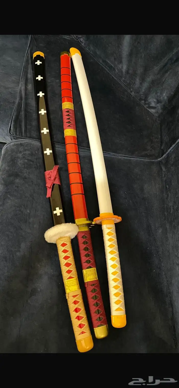 للبيع سيوف انمي خشب العدد3 0