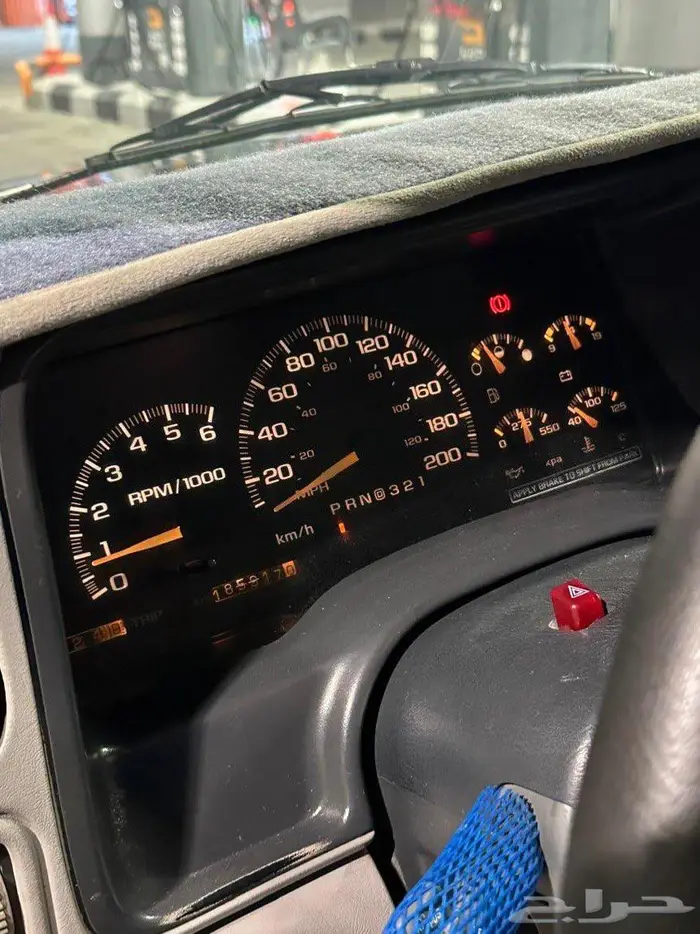 للبيع GMC سوبربان موديل 1995 بحالة ممتازه جدا 13