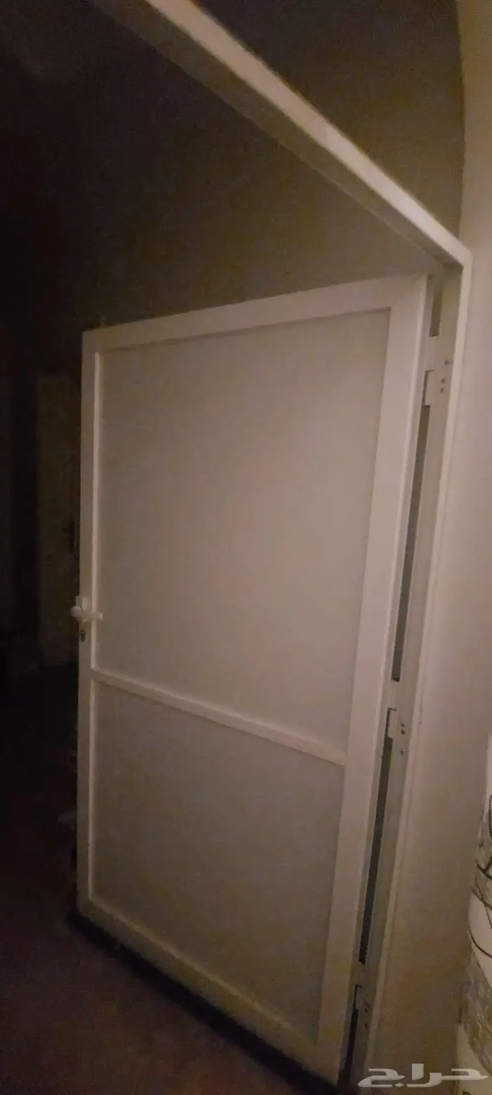 باب المنيوم للبيع نظييف 0