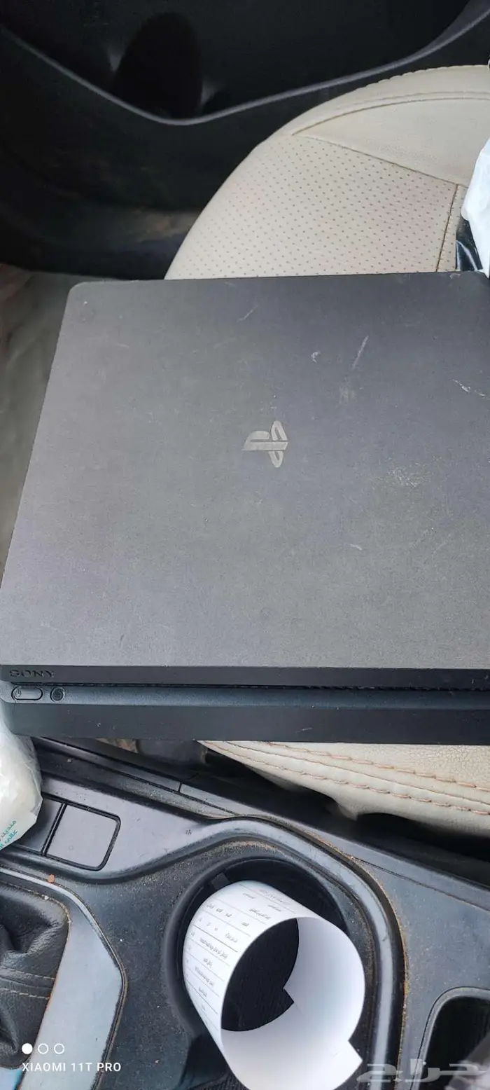 للبيع بلايستيشن 4 نظيف لم يتم فتحه استخدام قليل جدا 0