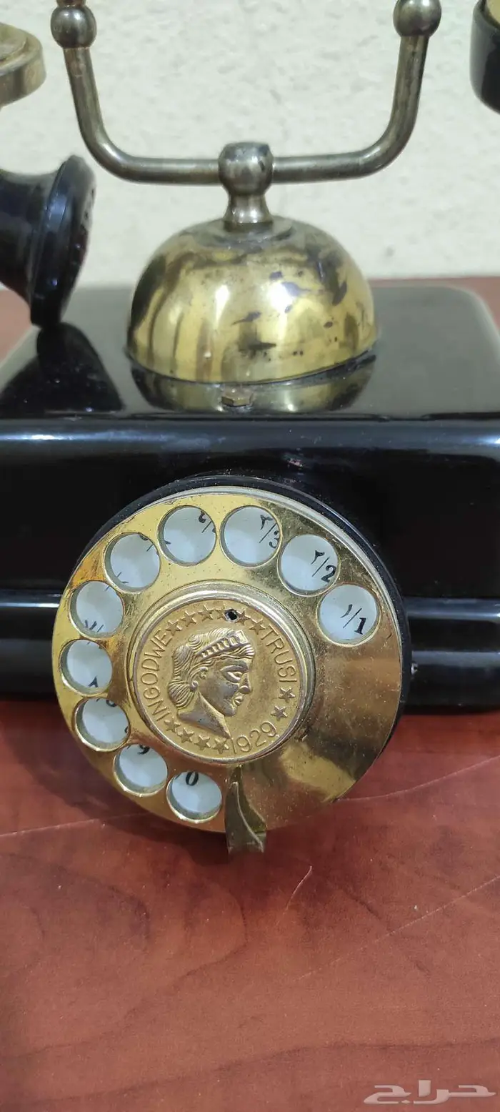 هاتف قديم جدا طراز فيكتوري 8