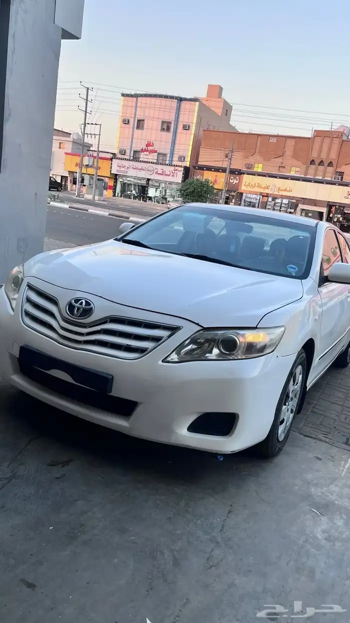 كامري موديل 2011 ابيض قير عادي 1