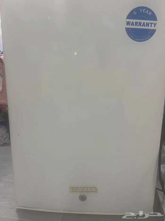 غساله وثلاجه وجلسه ارضيه بطاولاتها 3