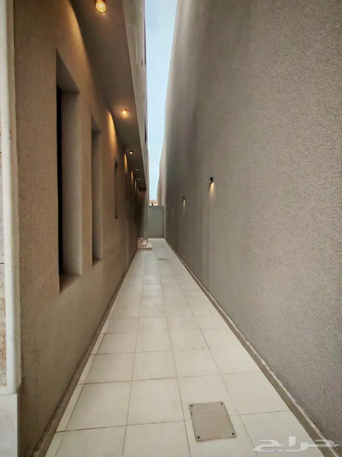 للبيع فلل دورين و ملحق با الخميس حي دوره الموسى وسط الخدمات 8
