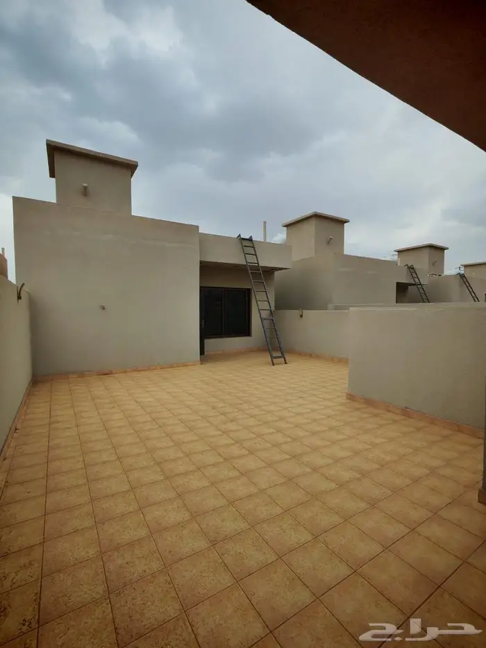 للبيع فلل دورين و ملحق با الخميس حي دوره الموسى وسط الخدمات 39