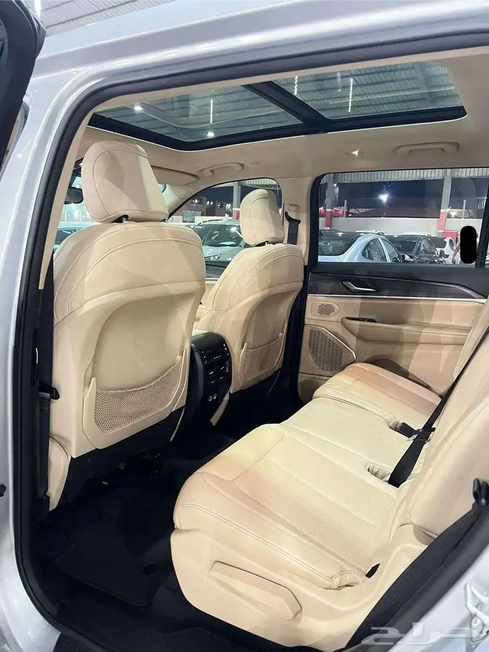 جيب جراند شيروكي 2022 ليمتد شبه جديد ( الوكيل بترومين ) 9